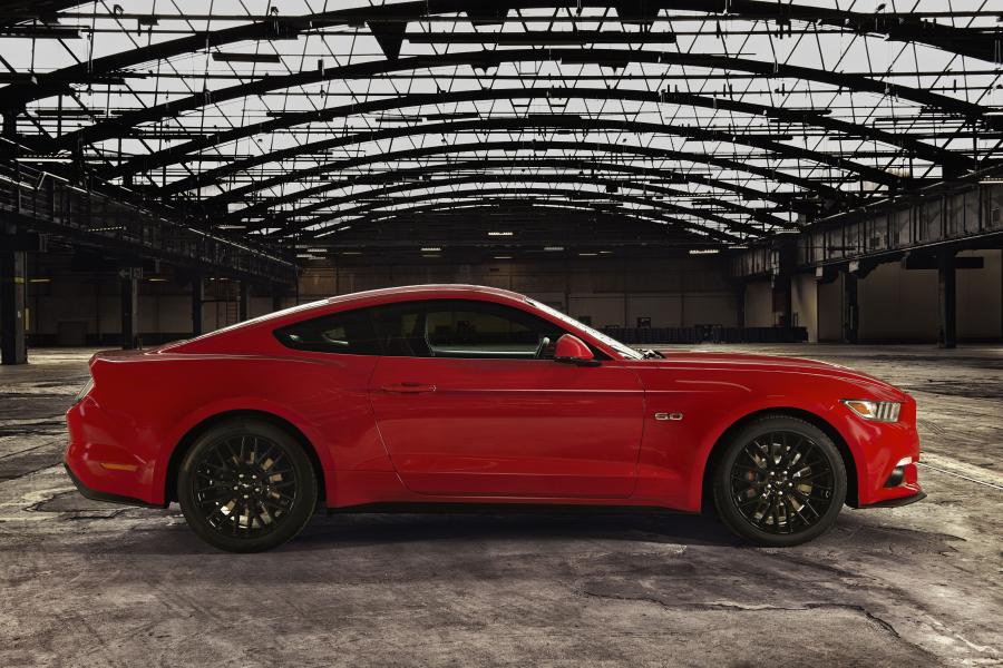  Ford Mustang GT Fastback 2015 года  (EU) (фото 27 из 37)